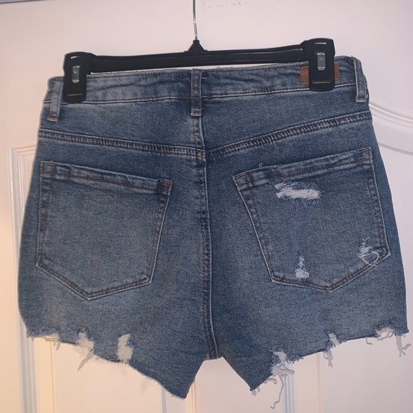 RSQ Curvy High Rise Frayed Demin Shorts- Medium Wash - Picture 2 of 4